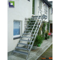 Treppe 45° mit Podest 7 Stufen, Höhe 144 bis 164,5 cm