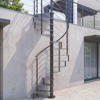 2. Ansicht Spindeltreppe Ciclamino G Zink Ø 110 cm, 12 Steigungen (11 Stufen + Podest) Riffelblechstufen, Relinggeländer mit Pfosten Ø30 mm, Handlauf Ø42 mm und 5 Untergurte aus Edelstahl. Alle Metallteile feuerverzinkt gegen Aufpreis pulverbeschichtet.