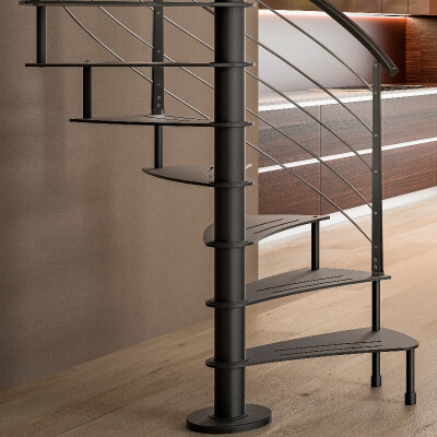 Ansicht der Spindeltreppe Ciclamino Z Curve &Oslash;110 cm der untere Teil Antritt bis Mitte Treppe.