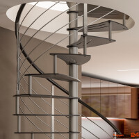 Ansicht vom oberen Teil der Spindeltreppe Ciclamnino Z Inox Curve Ø 150 cm mit geschwungene Stahlblechstufen 10 mm geschlietzt und Relinggeländer aus Edelstahl oben verjüngte Doppelflachstahlpfosten, Handlauf Ø42,4 und 5 Untergurte Ø10 mm.